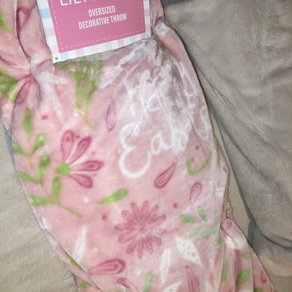 Lily & Lark Oversized Decorative Throw 60 x 70in Happy Easter Blanket - Picture 4 of 6